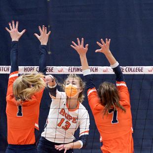 Hope College volleyball players
